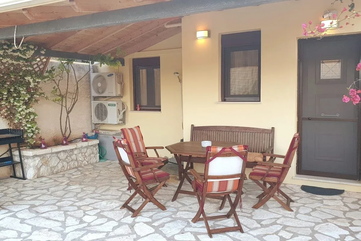 Yellow House Rental στα Σύβοτα